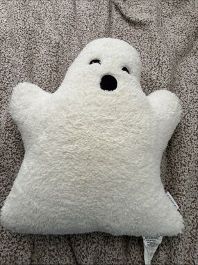 Plush White Ghost Throw Pillow - Cozy Decorative Accent